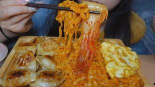 蛋瓜老师吃火鸡面视频,美味与刺激的味蕾之旅